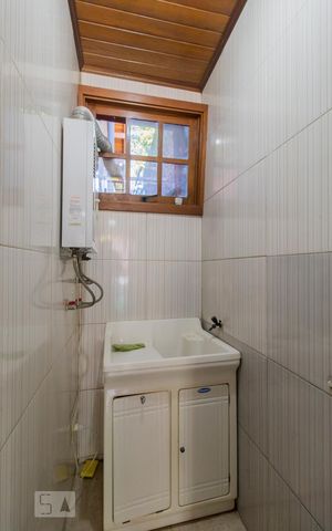 Casa à venda com 230m², 5 quartos e 1 vaga Casa à venda com 230m², 5 quartos e 1 vagaLavanderia
