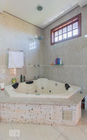 Casa à venda com 230m², 5 quartos e 1 vaga Casa à venda com 230m², 5 quartos e 1 vagaBanheiro da Suíte