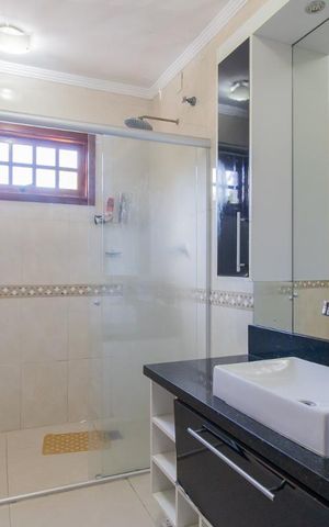 Casa à venda com 230m², 5 quartos e 1 vaga Casa à venda com 230m², 5 quartos e 1 vagaBanheiro 1