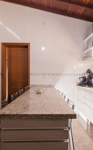 Casa à venda com 230m², 5 quartos e 1 vaga Casa à venda com 230m², 5 quartos e 1 vagaCozinha