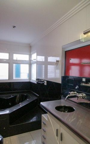 Casa à venda com 650m², 3 quartos e 12 vagasBanheiro do quarto 1