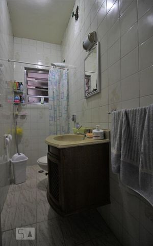 Casa à venda com 140m², 2 quartos e 2 vagasBanheiro