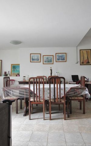 Casa à venda com 140m², 2 quartos e 2 vagasSala