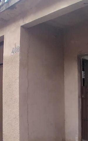 Casa à venda com 140m², 2 quartos e 2 vagas Casa à venda com 140m², 2 quartos e 2 vagasFachada
