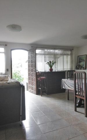 Casa à venda com 140m², 2 quartos e 2 vagasSala
