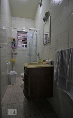 Casa à venda com 140m², 2 quartos e 2 vagasBanheiro