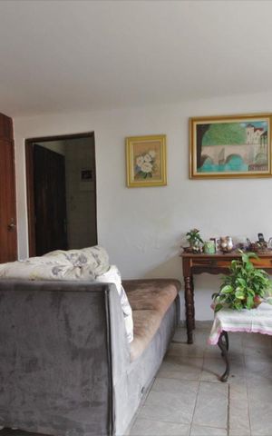 Casa à venda com 140m², 2 quartos e 2 vagasSala