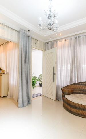 Casa para alugar com 295m², 5 quartos e 3 vagas Casa para alugar com 295m², 5 quartos e 3 vagasSala de Estar