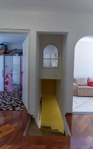 Casa para alugar com 295m², 5 quartos e 3 vagas Casa para alugar com 295m², 5 quartos e 3 vagasCorredor