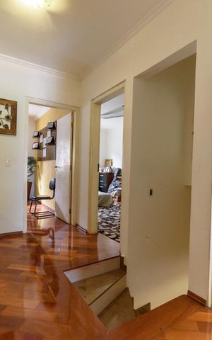 Casa para alugar com 295m², 5 quartos e 3 vagas Casa para alugar com 295m², 5 quartos e 3 vagasCorredor