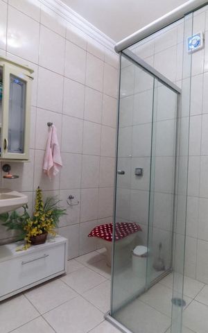 Casa para alugar com 295m², 5 quartos e 3 vagas Casa para alugar com 295m², 5 quartos e 3 vagasBanheiro 2