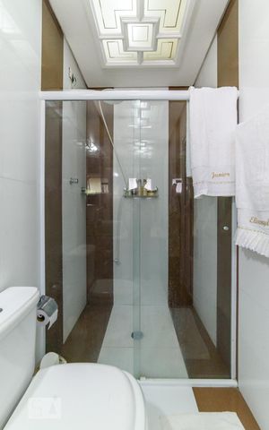 Casa para alugar com 295m², 5 quartos e 3 vagas Casa para alugar com 295m², 5 quartos e 3 vagasBanheiro da Suíte