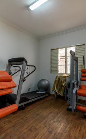 Casa para alugar com 295m², 5 quartos e 3 vagas Casa para alugar com 295m², 5 quartos e 3 vagasQuarto 2