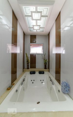 Casa para alugar com 295m², 5 quartos e 3 vagas Casa para alugar com 295m², 5 quartos e 3 vagasBanheiro da Suíte