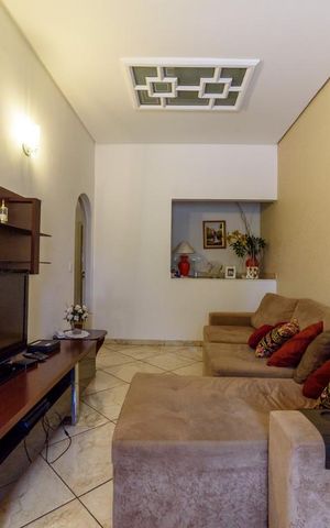 Casa para alugar com 295m², 5 quartos e 3 vagas Casa para alugar com 295m², 5 quartos e 3 vagasSala de TV