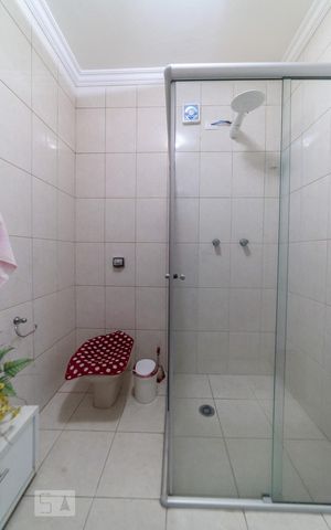 Casa para alugar com 295m², 5 quartos e 3 vagas Casa para alugar com 295m², 5 quartos e 3 vagasBanheiro 2