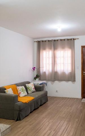 Casa à venda com 118m², 3 quartos e 3 vagasSala