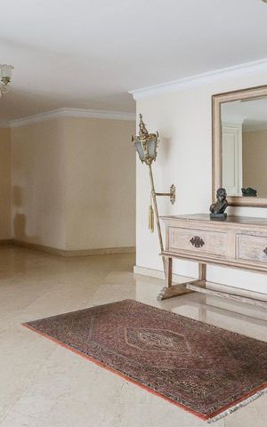 Apartamento à venda com 147m², 3 quartos e sem vaga Apartamento à venda com 147m², 3 quartos e sem vagaHall de Entrada