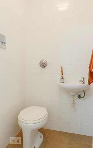 Apartamento à venda com 147m², 3 quartos e sem vaga Apartamento à venda com 147m², 3 quartos e sem vagaBanheiro de Serviço