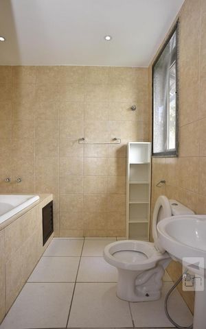Casa de condomínio à venda com 255m², 4 quartos e 1 vagaBanheiro da Suíte 4