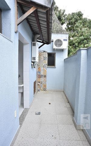 Casa de condomínio à venda com 255m², 4 quartos e 1 vagaÁrea de Serviço