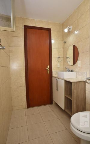 Casa de condomínio à venda com 255m², 4 quartos e 1 vagaBanheiro da Suíte 2