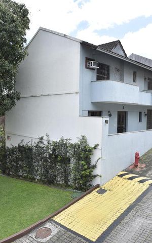 Casa de condomínio à venda com 255m², 4 quartos e 1 vagaFachada da Casa