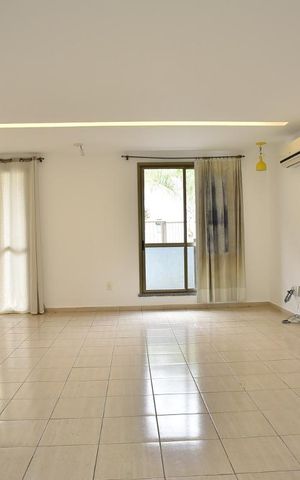 Casa de condomínio à venda com 255m², 4 quartos e 1 vagaSala