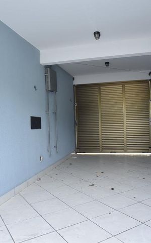 Casa de condomínio à venda com 255m², 4 quartos e 1 vagaGaragem