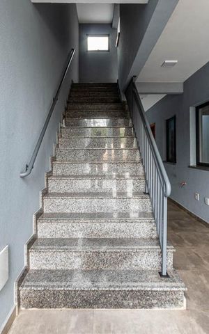 Studio à venda com 34m², 1 quarto e sem vaga Studio à venda com 34m², 1 quarto e sem vagaEscada Entrada