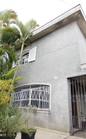 Casa à venda com 200m², 4 quartos e 5 vagasFachada