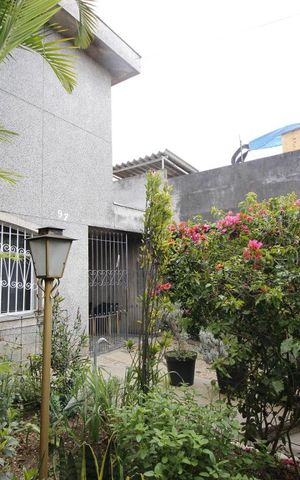 Casa à venda com 200m², 4 quartos e 5 vagasFachada