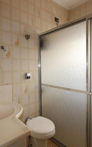 Casa à venda com 200m², 4 quartos e 5 vagasBanheiro 1