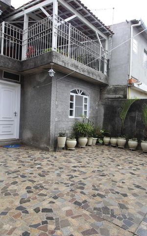 Casa à venda com 200m², 4 quartos e 5 vagasÁrea Externa