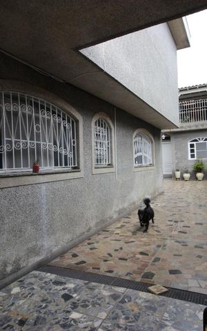 Casa à venda com 200m², 4 quartos e 5 vagasGaragem