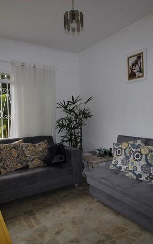 Casa à venda com 200m², 4 quartos e 5 vagasSala