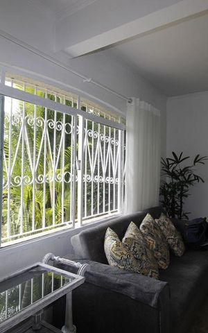 Casa à venda com 200m², 4 quartos e 5 vagasSala