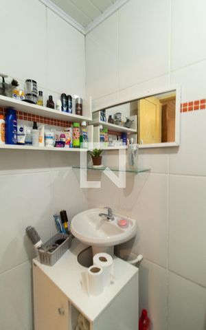 Casa à venda com 55m², 2 quartos e 2 vagas Casa à venda com 55m², 2 quartos e 2 vagasBanheiro do Quarto 1
