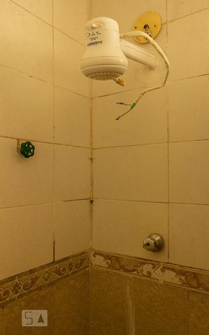 Apartamento para alugar com 70m², 2 quartos e 2 vagas Apartamento para alugar com 70m², 2 quartos e 2 vagasDetalhe do banheiro