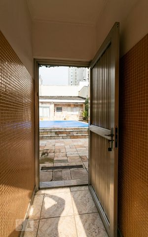 Casa à venda com 500m², 5 quartos e 2 vagasCorredor