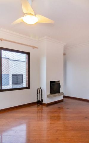 Apartamento à venda com 200m², 4 quartos e 4 vagas Apartamento à venda com 200m², 4 quartos e 4 vagasSala