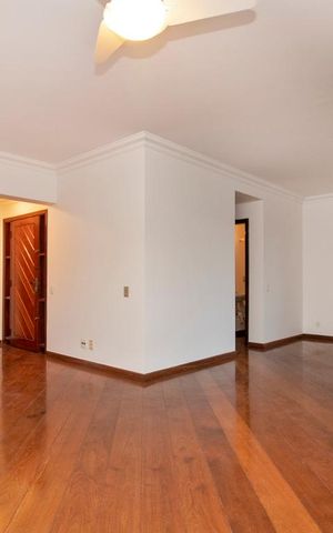 Apartamento à venda com 200m², 4 quartos e 4 vagas Apartamento à venda com 200m², 4 quartos e 4 vagasSala