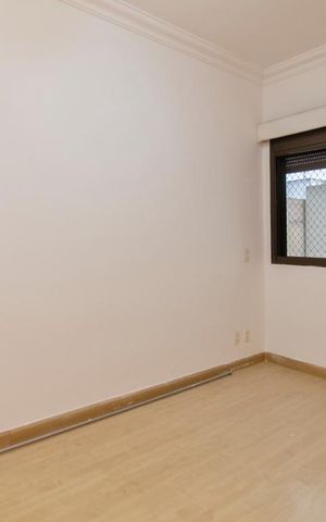 Apartamento à venda com 200m², 4 quartos e 4 vagas Apartamento à venda com 200m², 4 quartos e 4 vagasSuíte 2
