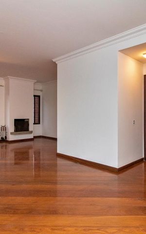 Apartamento à venda com 200m², 4 quartos e 4 vagas Apartamento à venda com 200m², 4 quartos e 4 vagasSala