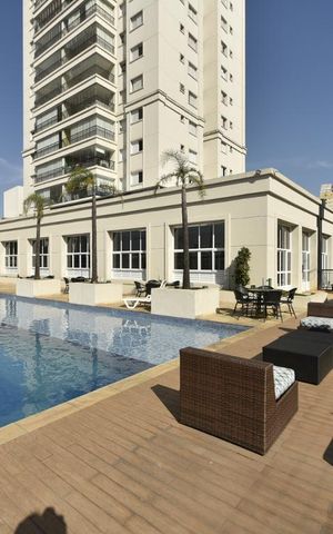 Apartamento à venda com 99m², 3 quartos e 2 vagasÁrea comum - piscina e deck molhado