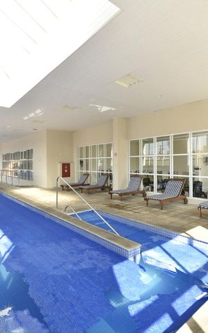 Apartamento à venda com 99m², 3 quartos e 2 vagasÁrea comum - piscina coberta