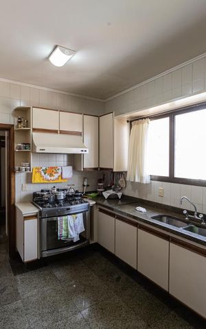 Apartamento à venda com 300m², 3 quartos e 4 vagas Apartamento à venda com 300m², 3 quartos e 4 vagasCozinha
