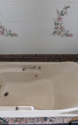 Apartamento à venda com 300m², 3 quartos e 4 vagas Apartamento à venda com 300m², 3 quartos e 4 vagasBanheiro Suite 2