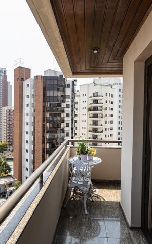 Apartamento à venda com 300m², 3 quartos e 4 vagas Apartamento à venda com 300m², 3 quartos e 4 vagasVista e Varanda Sala