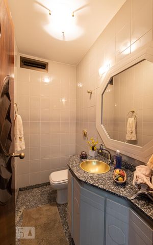 Apartamento à venda com 300m², 3 quartos e 4 vagas Apartamento à venda com 300m², 3 quartos e 4 vagasLavabo
